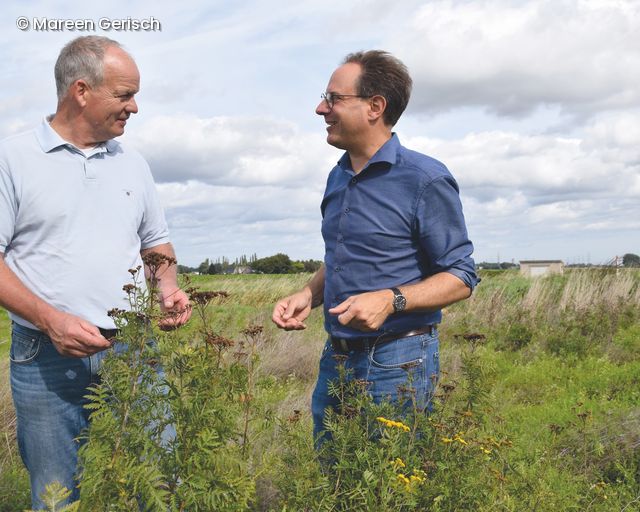 Berndt Olligs und Prof. Dr. Christoph Scherber tauschen sich im FlowerBeet aus