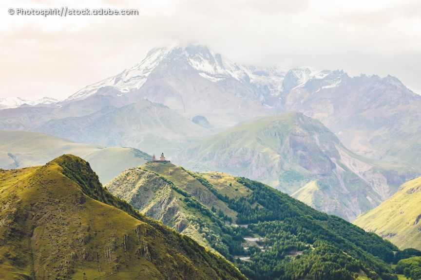 Der Berg Kaukasus in Georgien